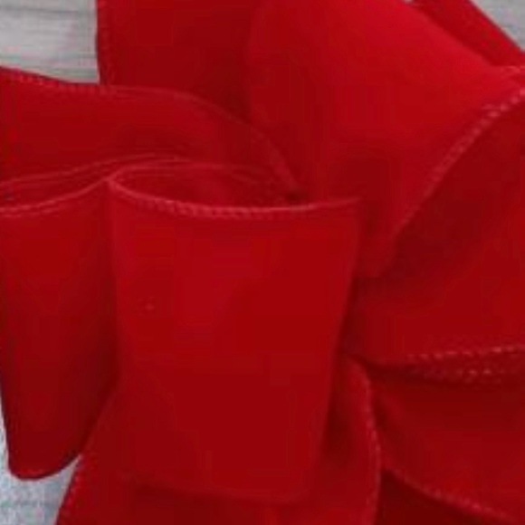 Christmas RED Velvet Ribbon Wired Edge, 2-1/2-Inch, 15 Yards, BEAUTIFUL Quality - Picture 4 of 8